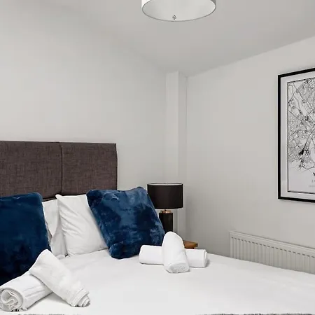 Number Four Nyaraló York